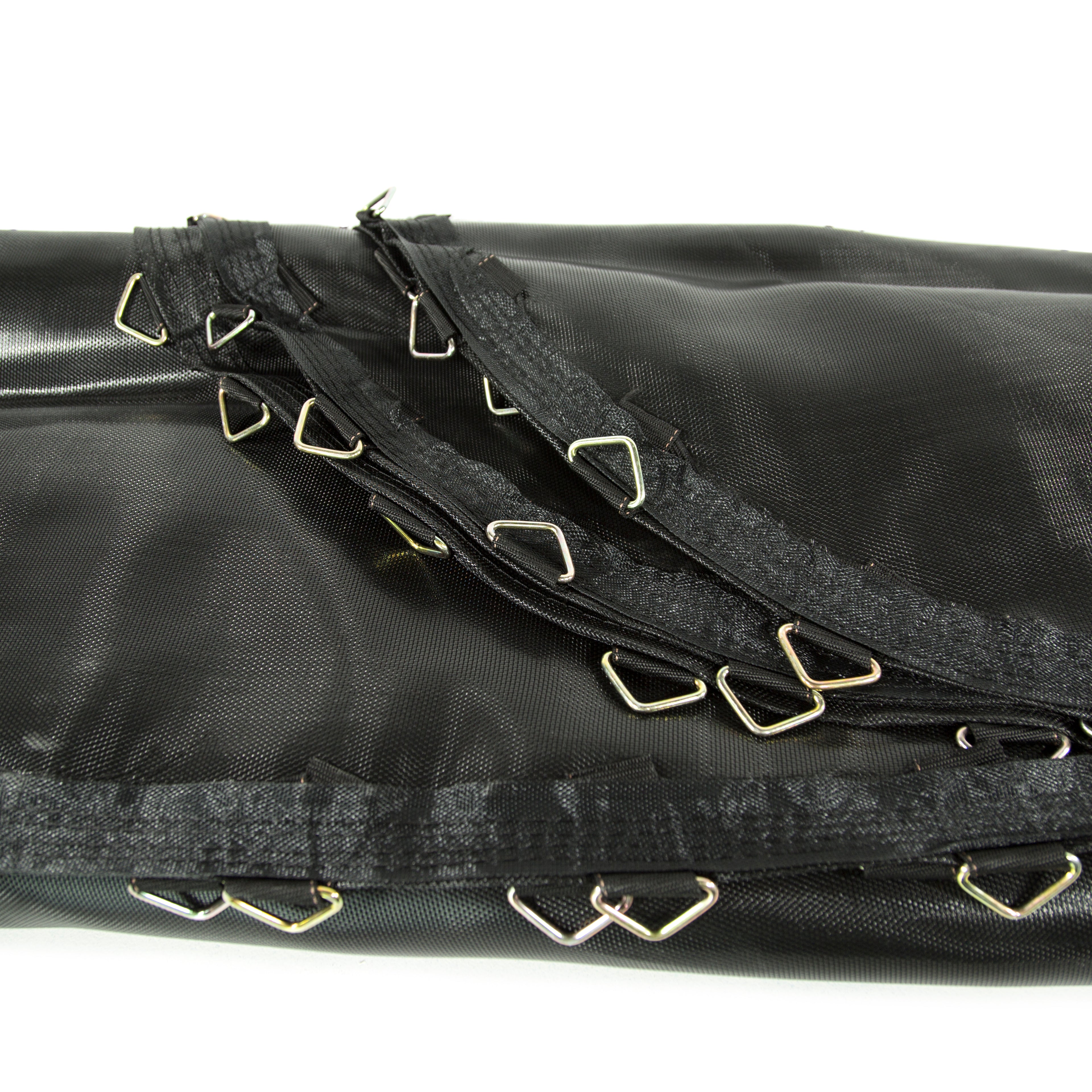 The jump mat is made of UV-protected polypropylene, woven to prevent slipping.