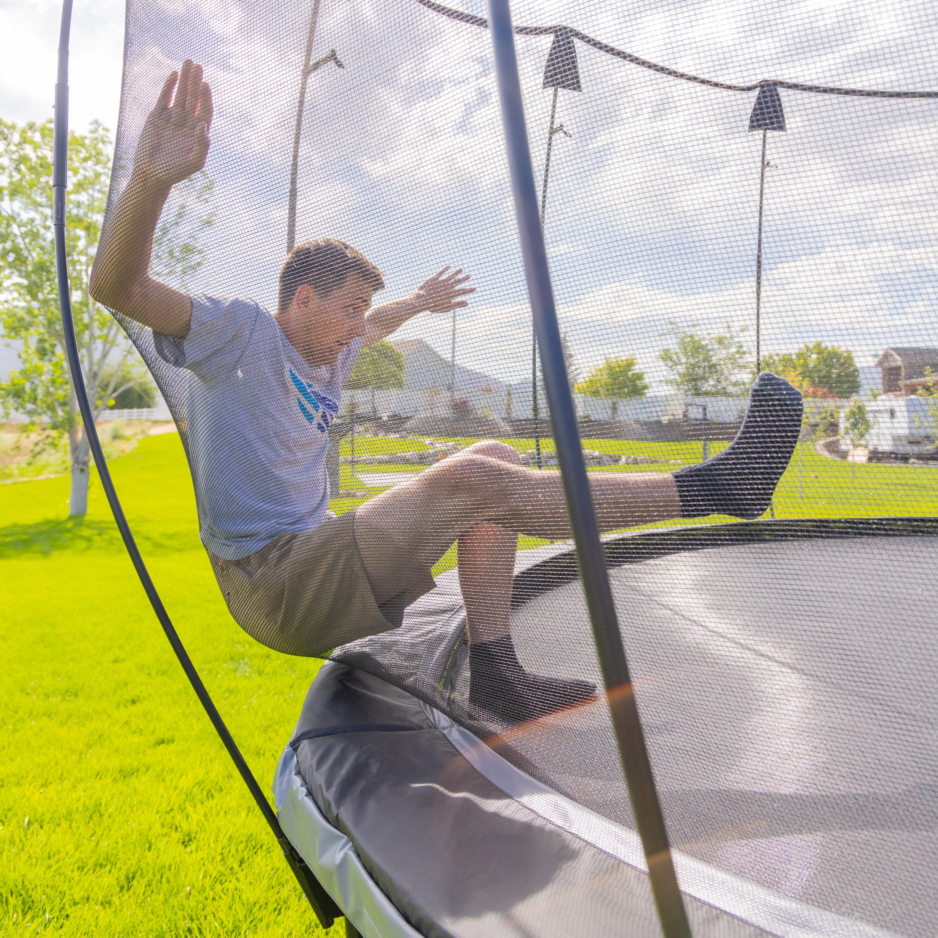 A man falling into the Epic Series enclosure net is safely caught by the enclosure. 